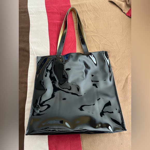 New Macys Large Black Patent Tote Bag - Picture 2 of 11